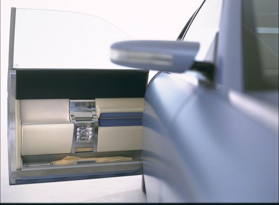  Lincoln Continental Concept 2002 года  (фото 27 из 36)